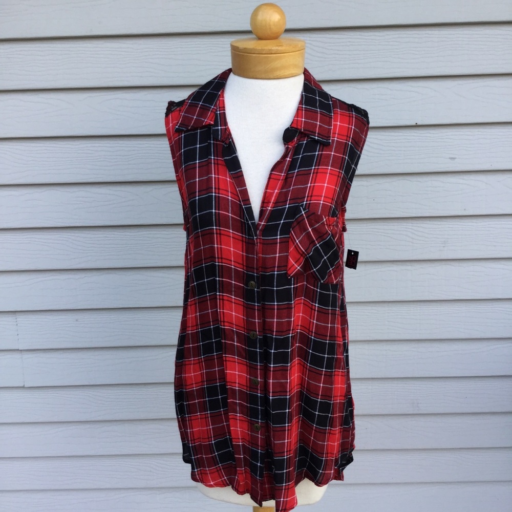 NWT No Boundaries Sleeveless Top Lace Back sz L